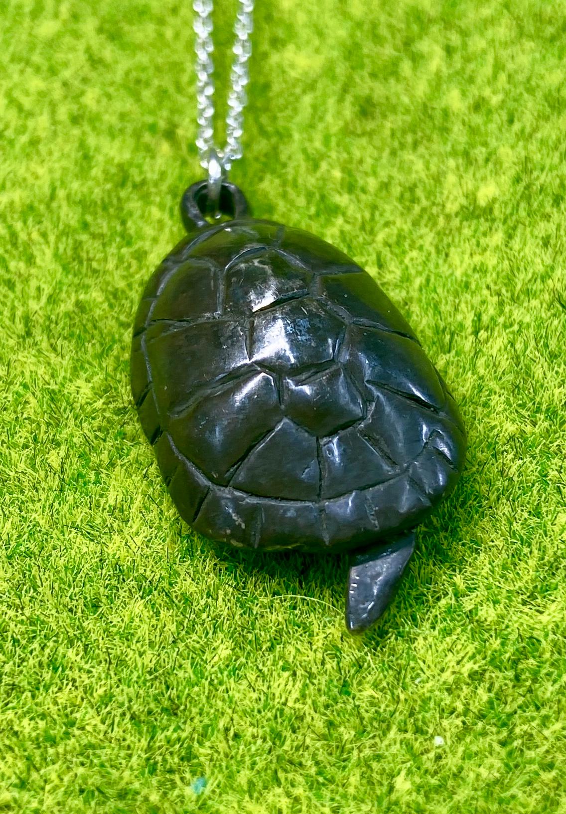 亀甲羅尻尾付きペンダントネックレス　イシガメ仕様